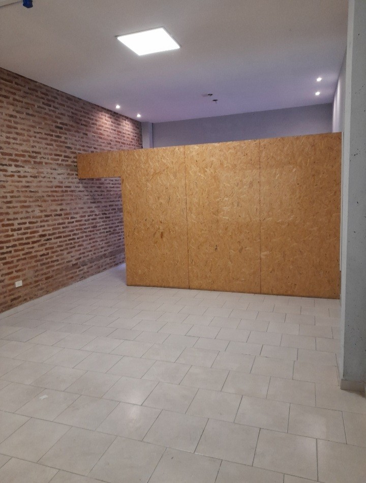 ALQUILER- PASEO GALERIA MITRE Local/Oficina