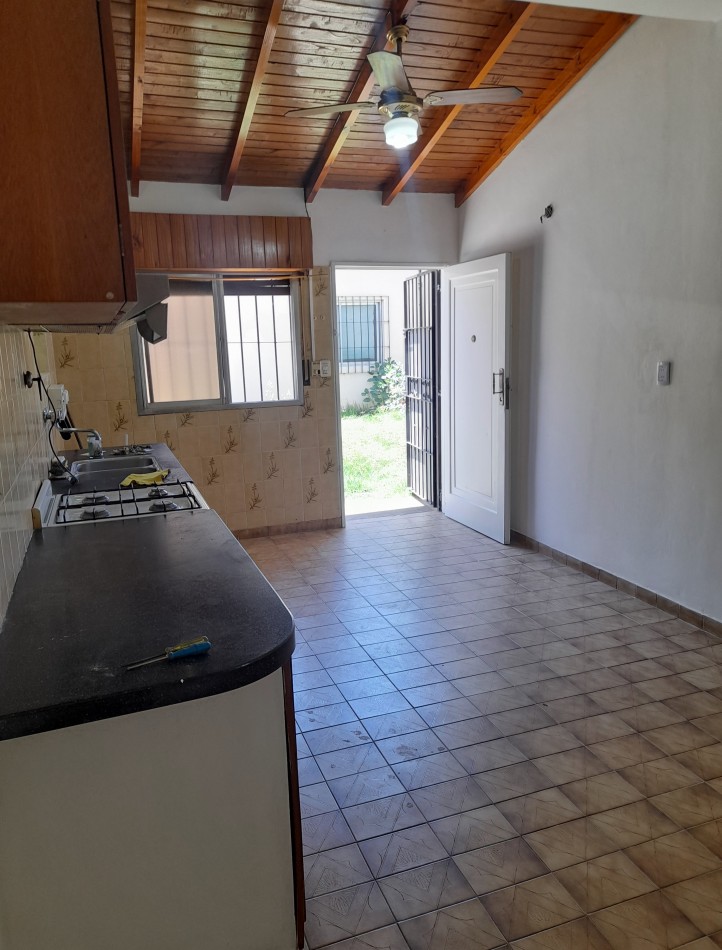 VENTA - CASA 2 AMBIENTES 