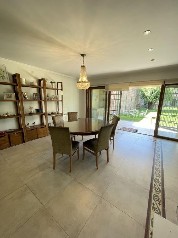 VENTA- MODERNO CHALET