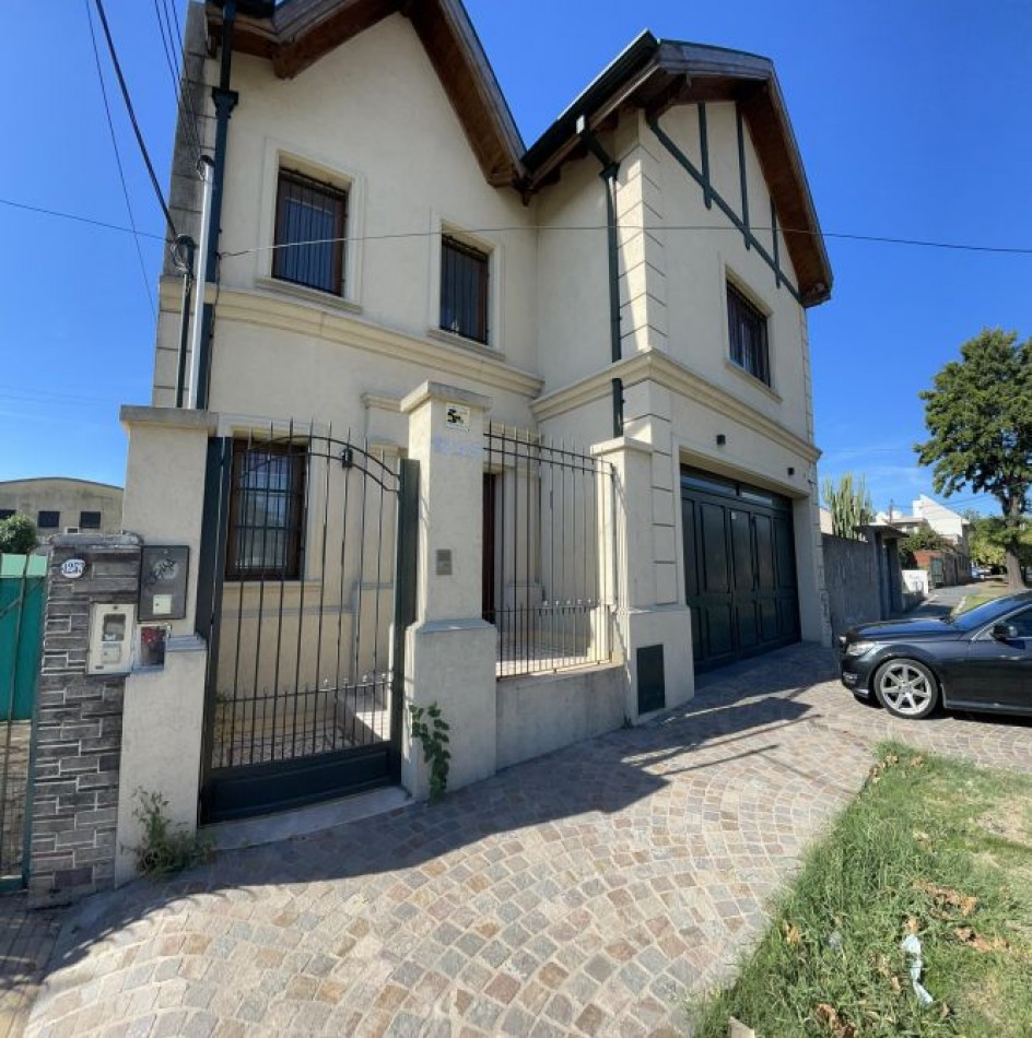 VENTA- MODERNO CHALET