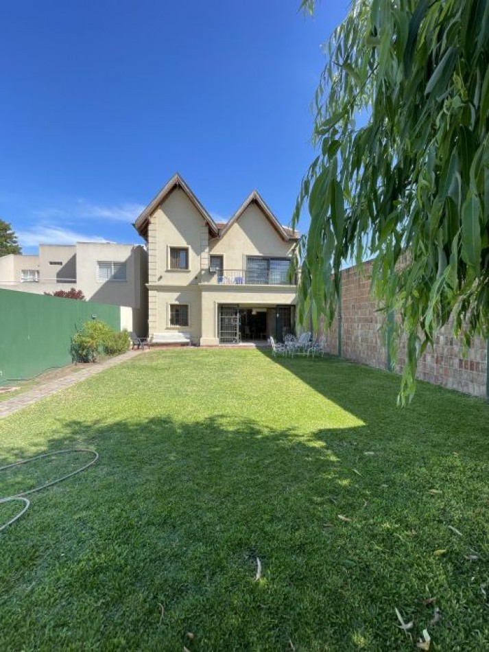 VENTA- MODERNO CHALET