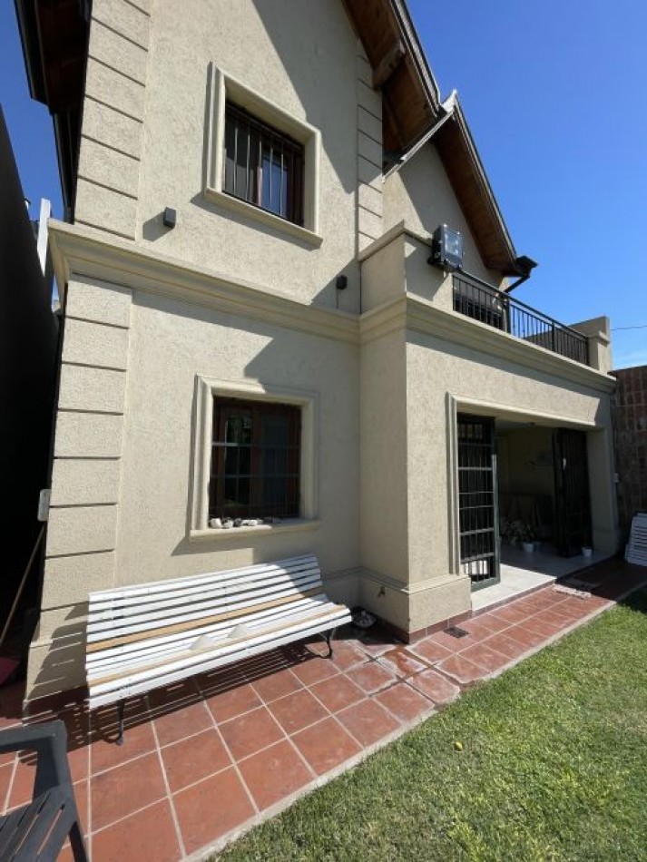 VENTA- MODERNO CHALET