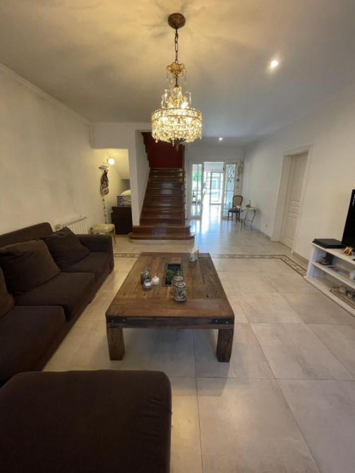 VENTA- MODERNO CHALET