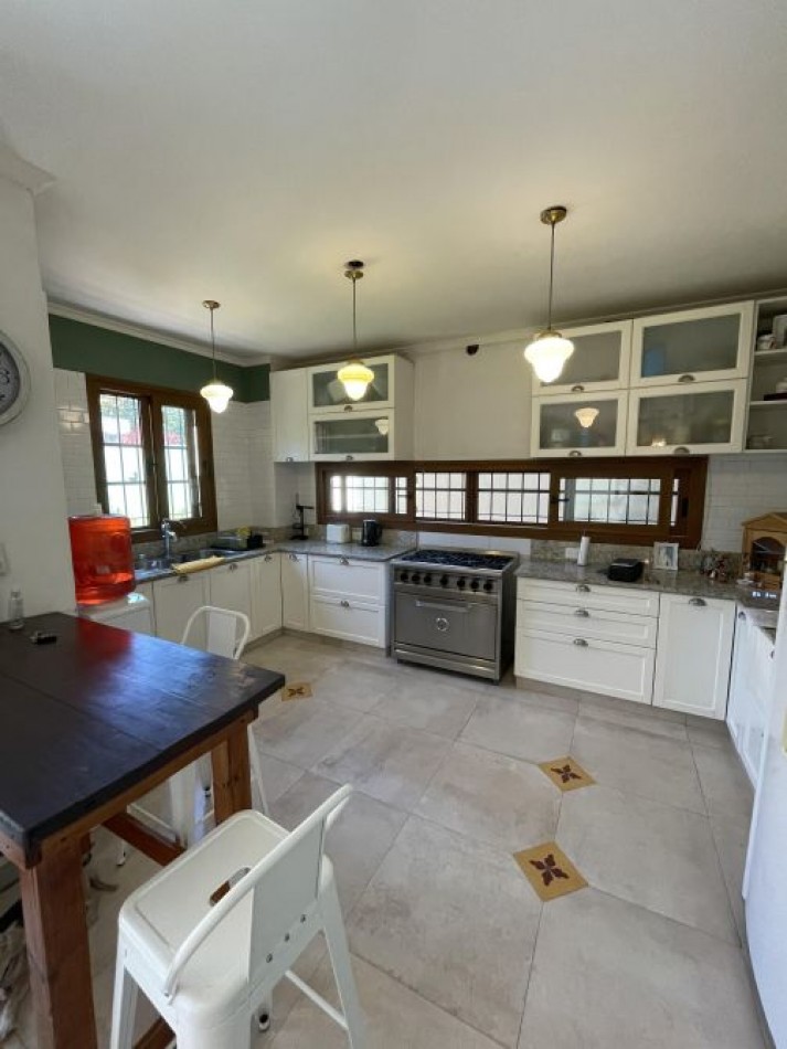 VENTA- MODERNO CHALET