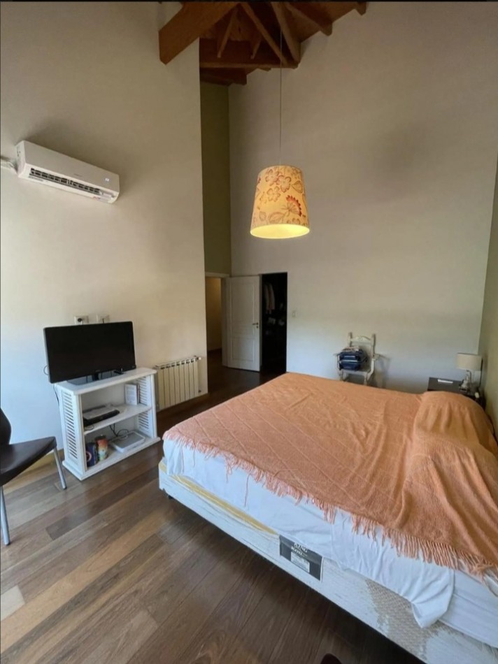 VENTA- MODERNO CHALET