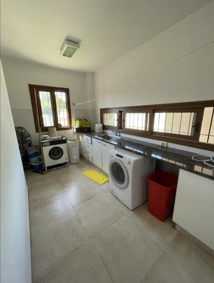 VENTA- MODERNO CHALET