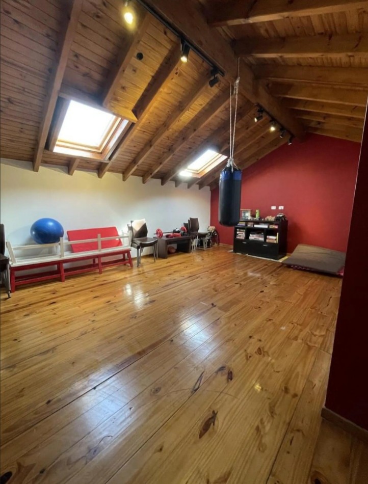 VENTA- MODERNO CHALET