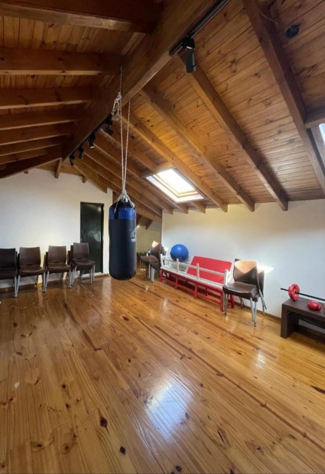 VENTA- MODERNO CHALET