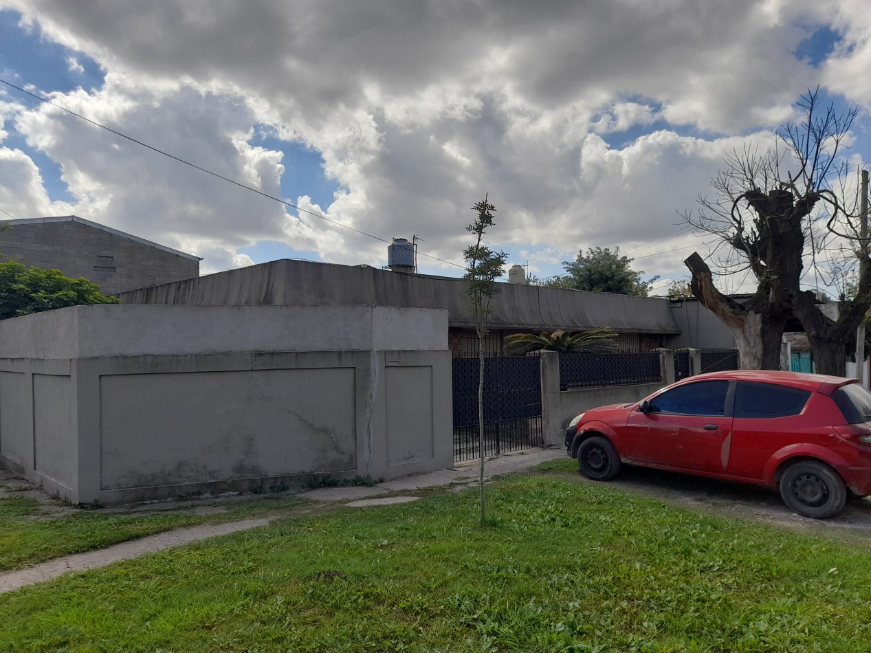 VENTA -  CASA CON TERRENO