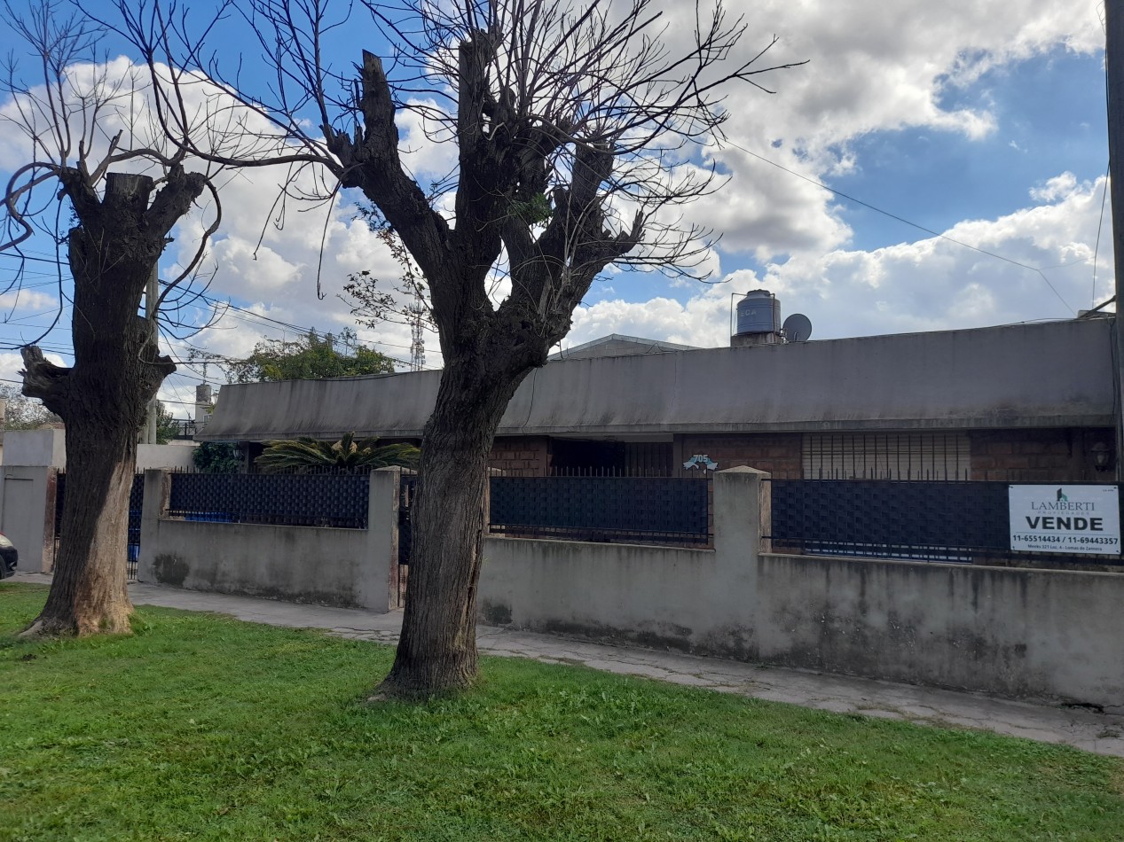 VENTA -  CASA CON TERRENO