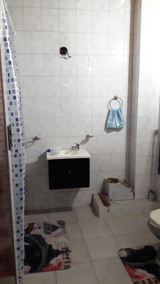 VENTA / PERMUTA - CHALET 7 AMBIENTES