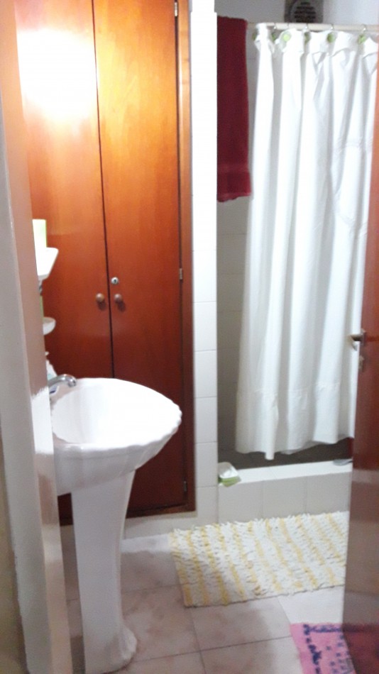 VENTA / PERMUTA - CHALET 7 AMBIENTES