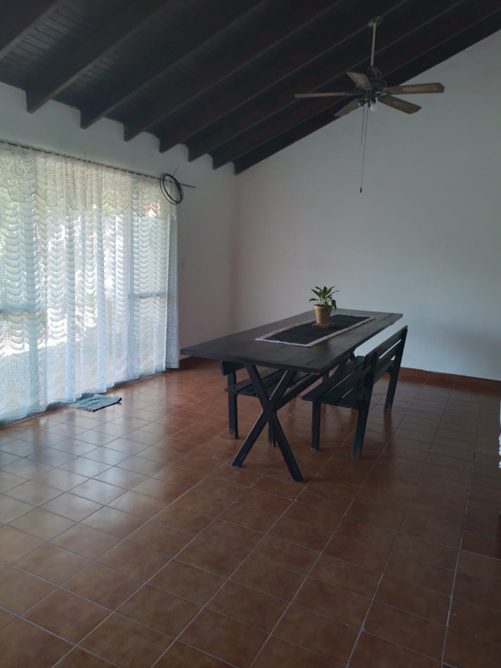 VENTA / PERMUTA - CHALET 7 AMBIENTES