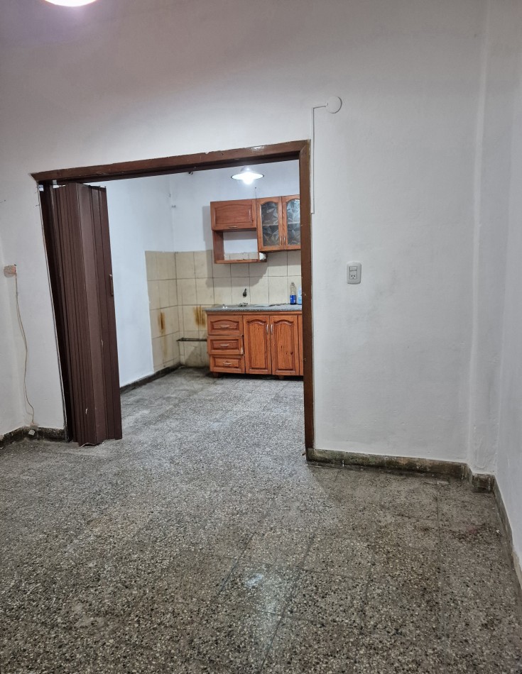 ALQUILER - PH al frente 2 ambientes grande