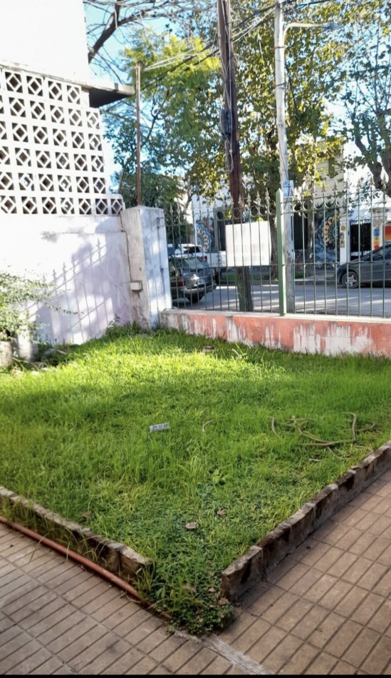 VENTA- CASA A METROS DE LA ESTACION DE TRENES