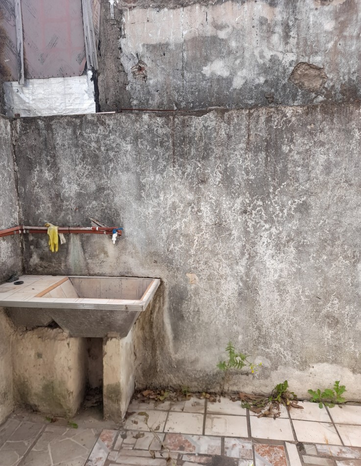 VENTA -  CASA CON TERRENO