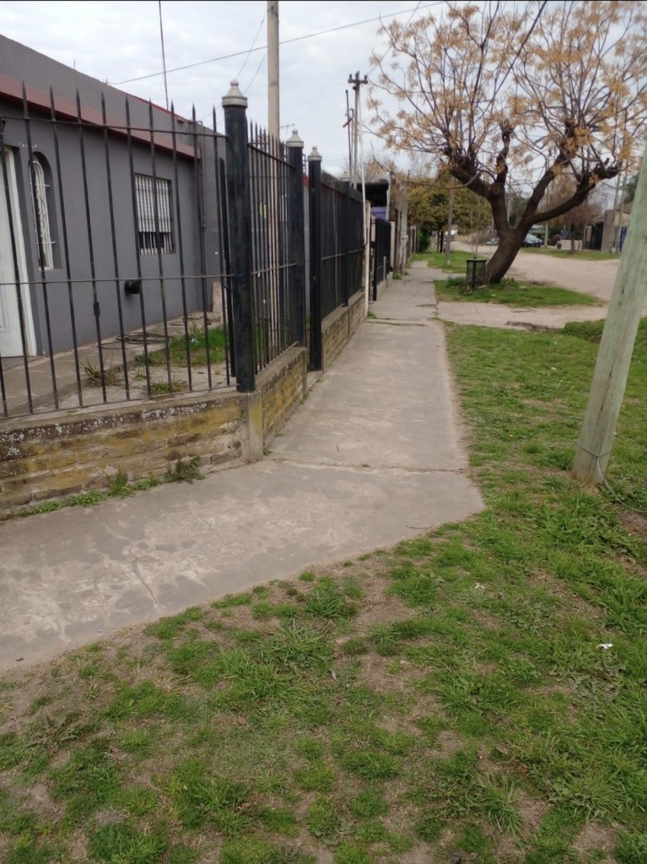 VENTA -  CASA  AMPLIA CON PATIO