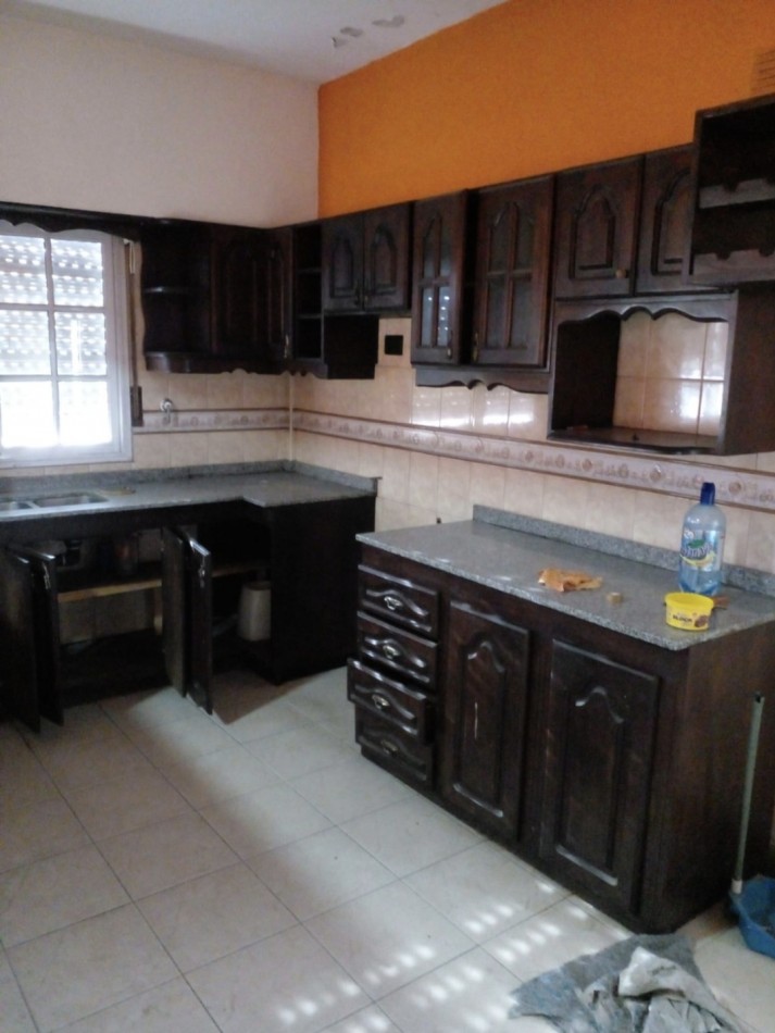 VENTA -  CASA  AMPLIA CON PATIO