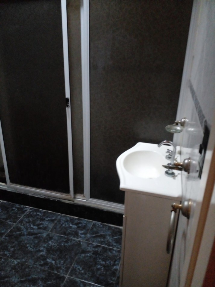 VENTA -  CASA  AMPLIA CON PATIO