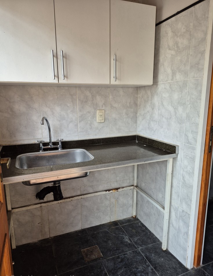 ALQUILER - CASA 3 AMBIENTES CON COCHERA Y PILETA