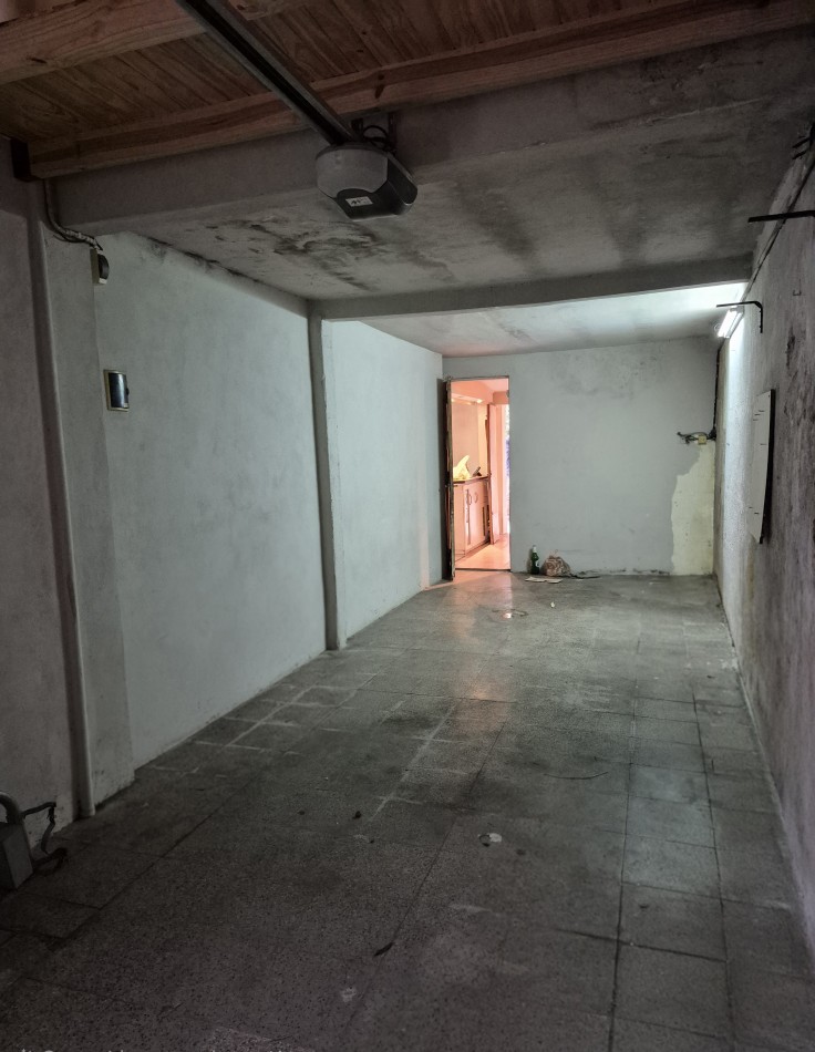 ALQUILER - CASA 3 AMBIENTES CON COCHERA Y PILETA