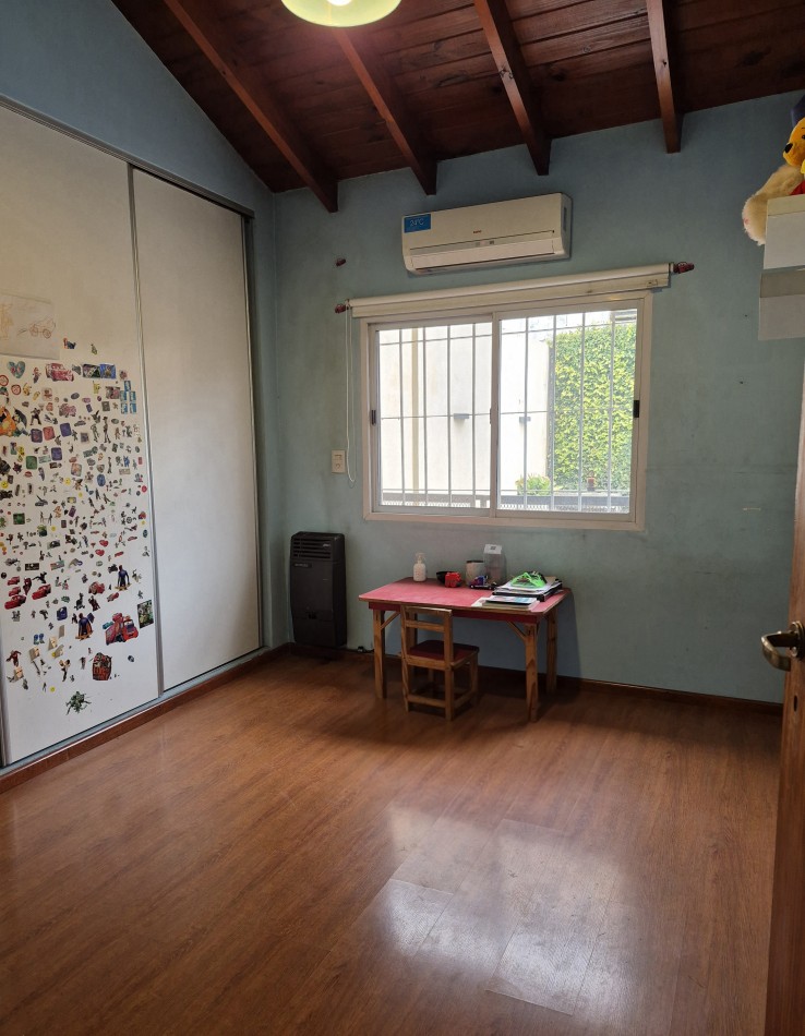 ALQUILER - CASA 3 AMBIENTES CON COCHERA Y PILETA