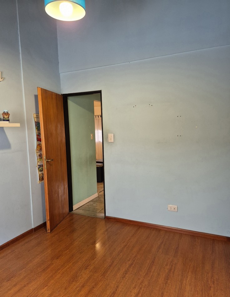 ALQUILER - CASA 3 AMBIENTES CON COCHERA Y PILETA