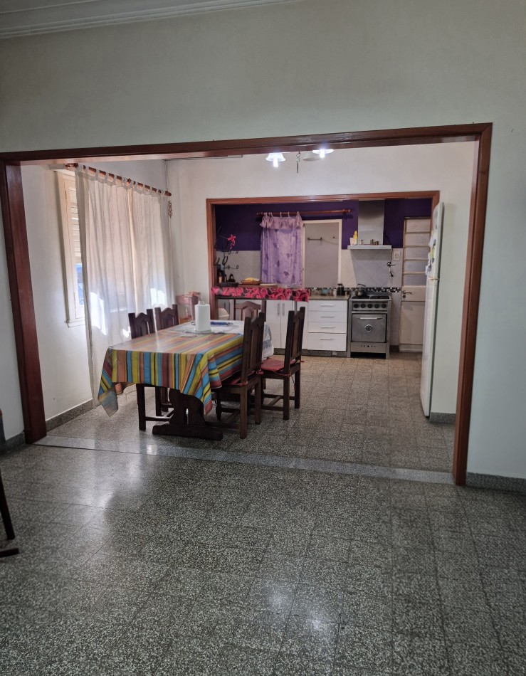 VENTA- CHALET 3 AMBIENTES CON COCHERA