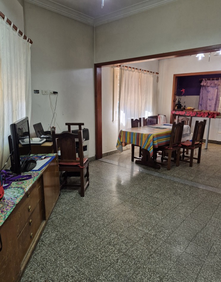 VENTA- CHALET 3 AMBIENTES CON COCHERA