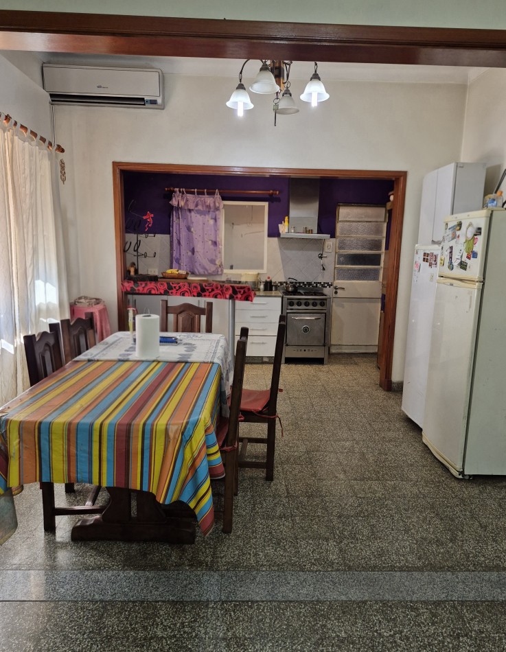 VENTA- CHALET 3 AMBIENTES CON COCHERA