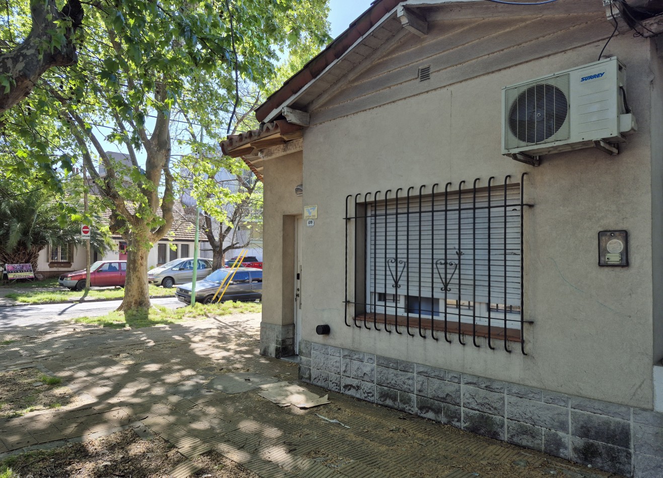 VENTA- CHALET 3 AMBIENTES CON COCHERA