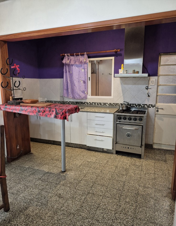 VENTA- CHALET 3 AMBIENTES CON COCHERA