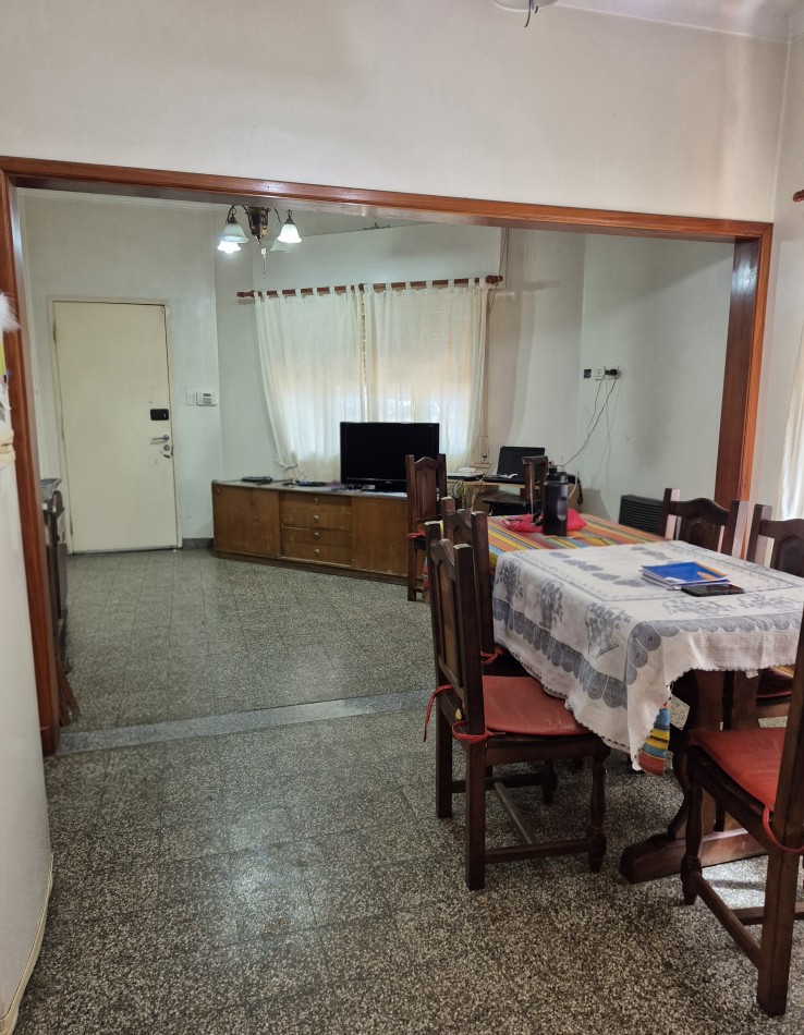 VENTA- CHALET 3 AMBIENTES CON COCHERA