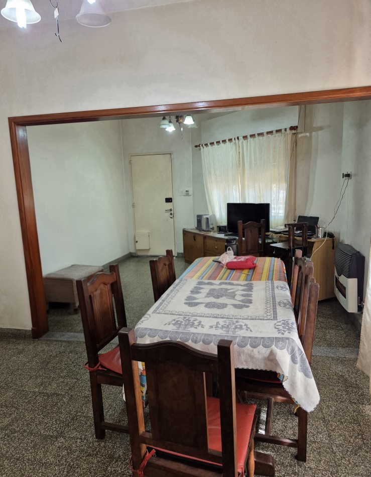 VENTA- CHALET 3 AMBIENTES CON COCHERA