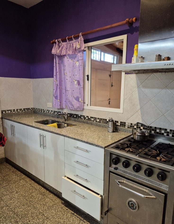 VENTA- CHALET 3 AMBIENTES CON COCHERA