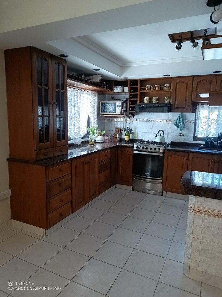 ALQUILER - Excelente Chalet