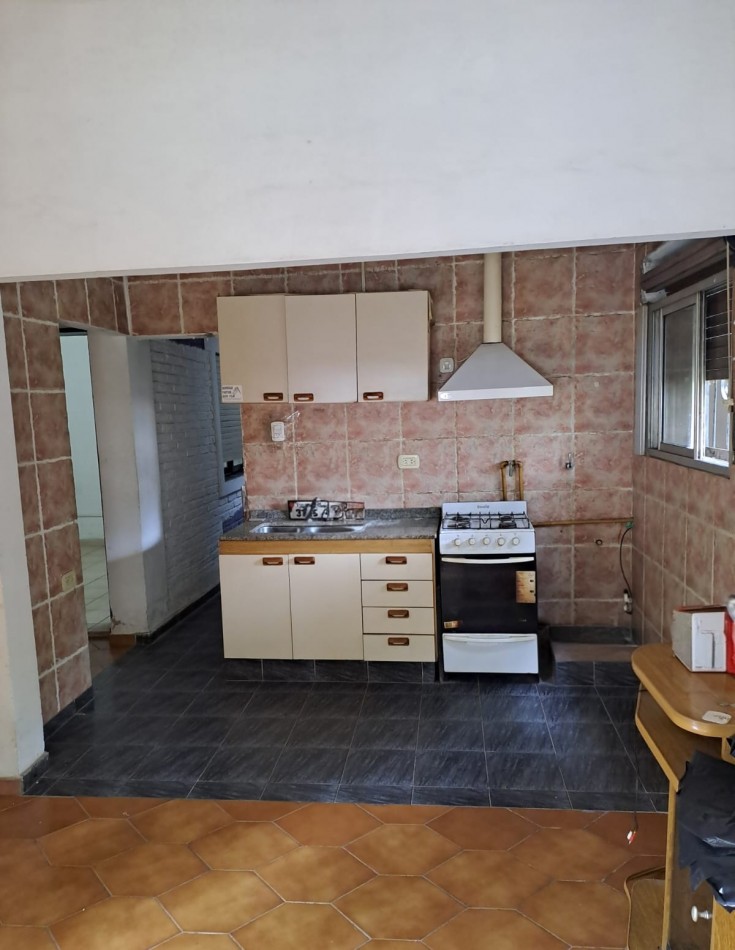 VENTA- CASA 3 AMBIENTES EN ESQUINA