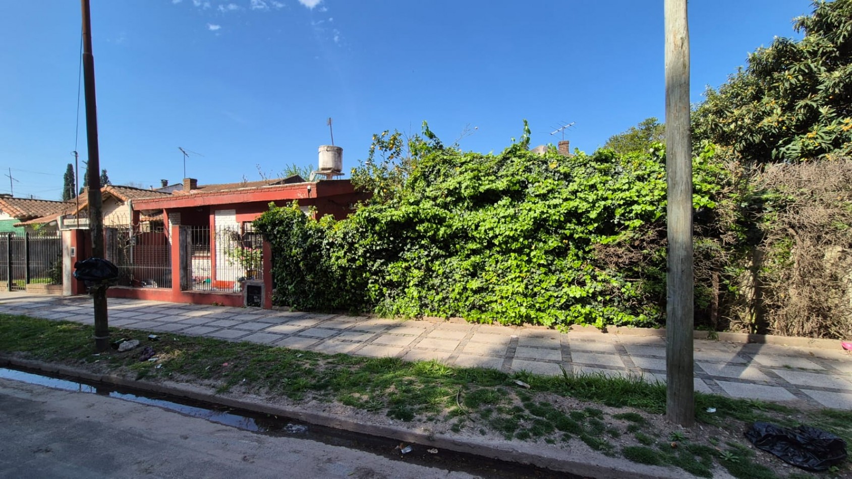 VENTA- CASA 3 AMBIENTES EN ESQUINA