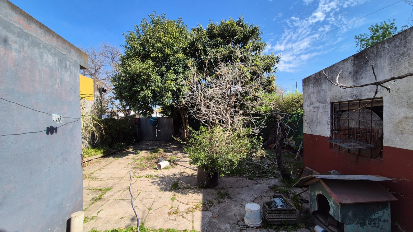 VENTA- CASA 3 AMBIENTES EN ESQUINA