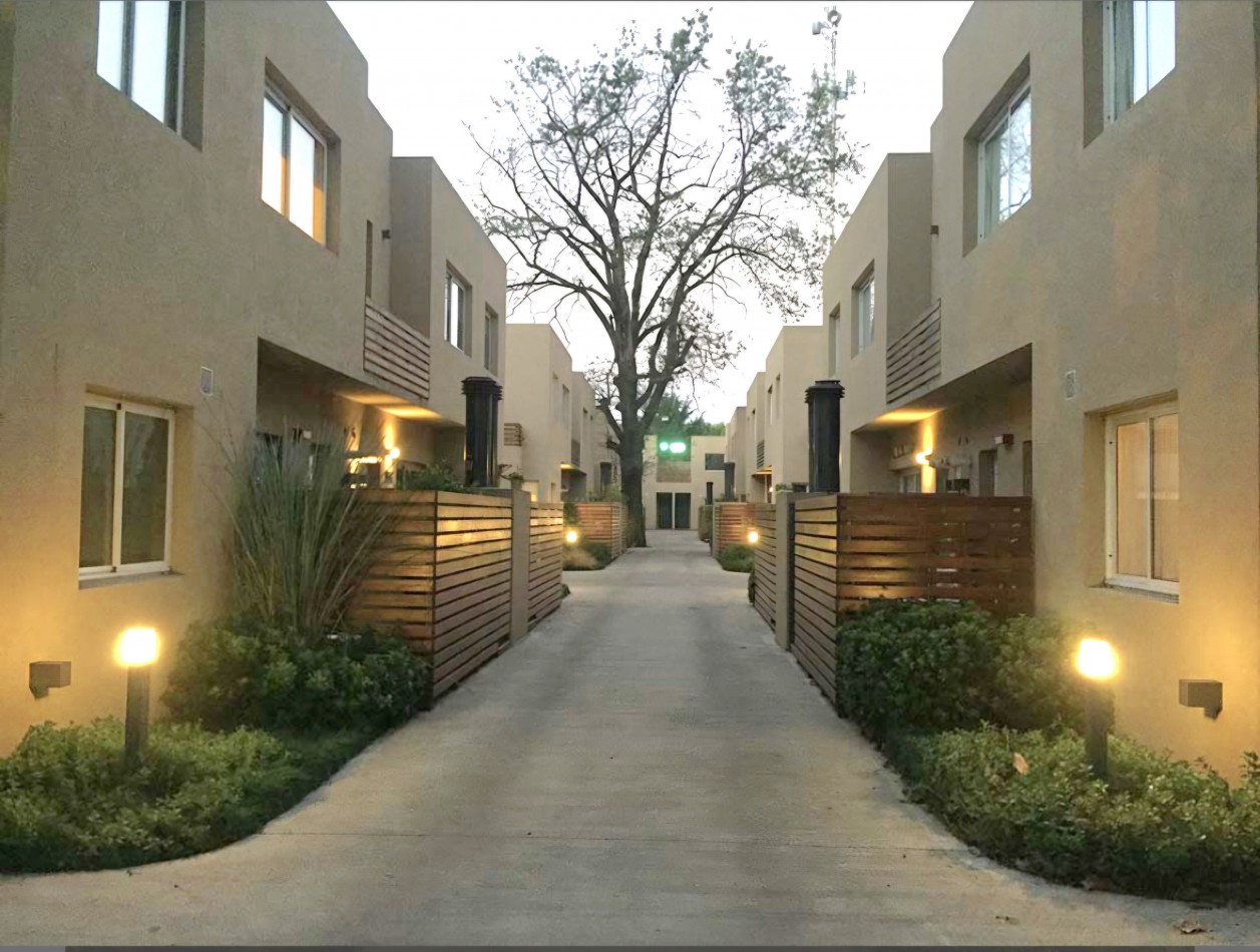 VENTA - DUPLEX EN ADROGUE