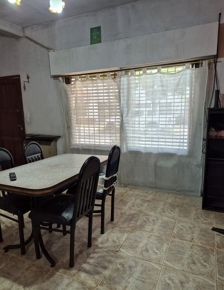 VENTA - CASA 6 ambientes con entrada individual