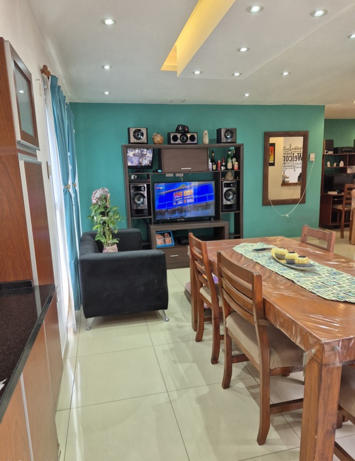 VENTA - CASA 6 ambientes con entrada individual