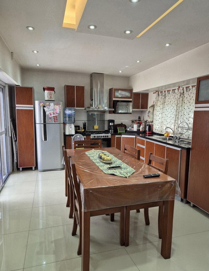 VENTA - CASA 6 ambientes con entrada individual