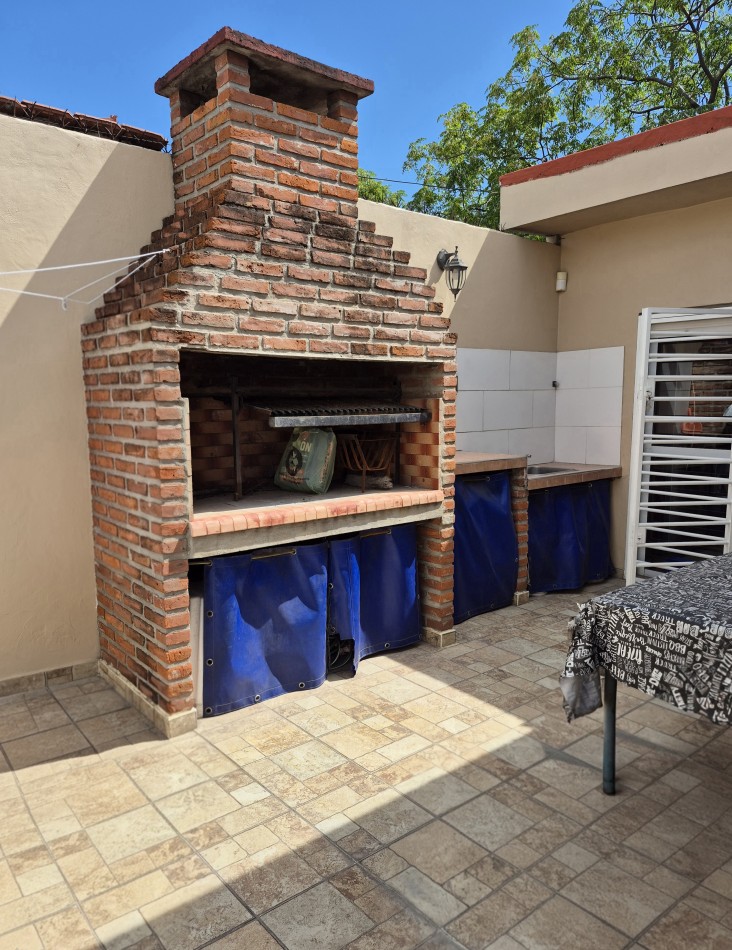 VENTA - CASA 6 ambientes con entrada individual