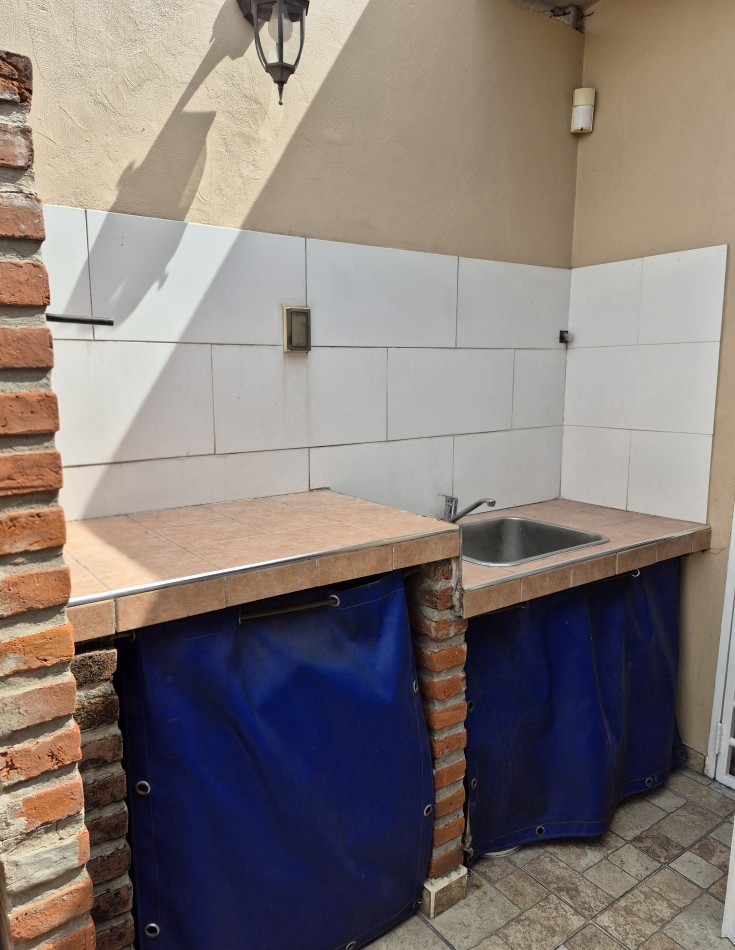 VENTA - CASA 6 ambientes con entrada individual