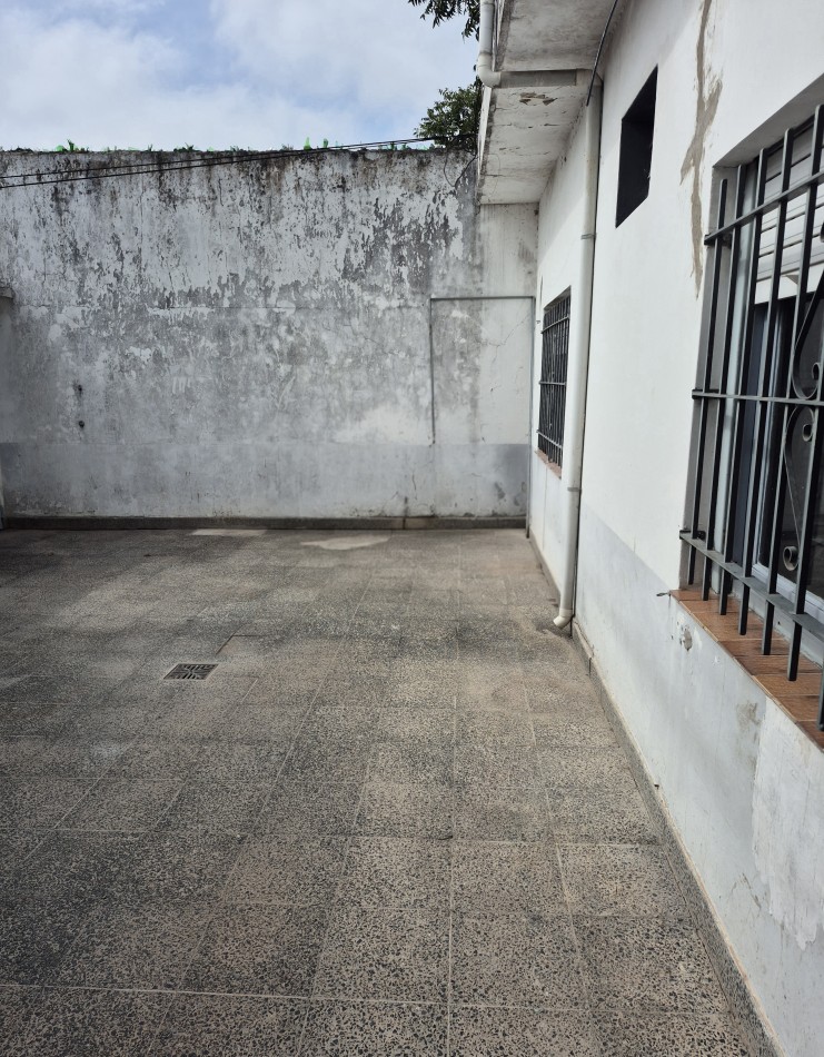 ALQUILER - AMPLIO PH 2 AMBIENTES CON PATIO