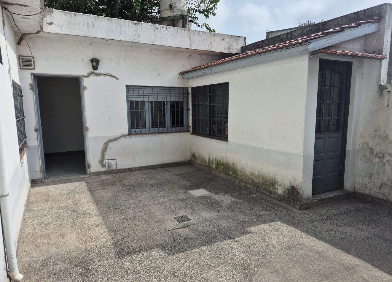 ALQUILER - AMPLIO PH 2 AMBIENTES CON PATIO