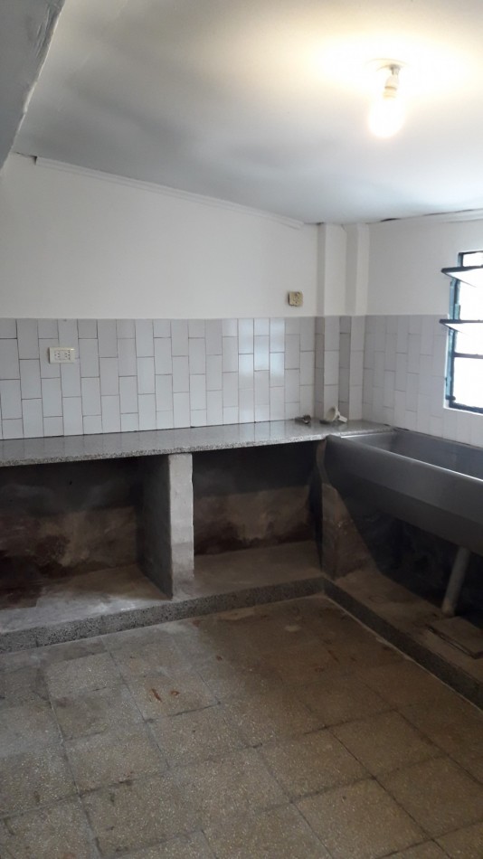 ALQUILER- CASA 3 AMBIENTES CON PARQUE