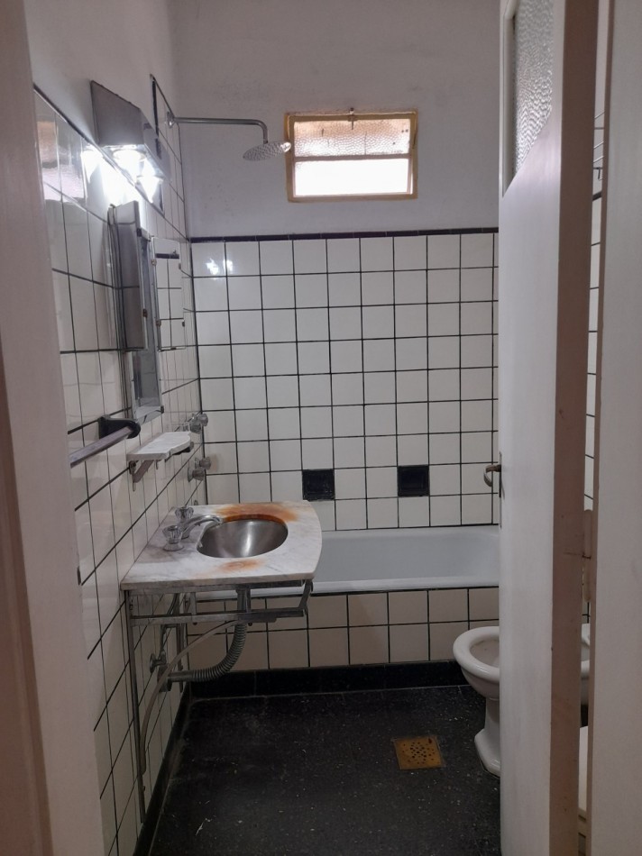 ALQUILER - CASA EXCELENTE UBICACION