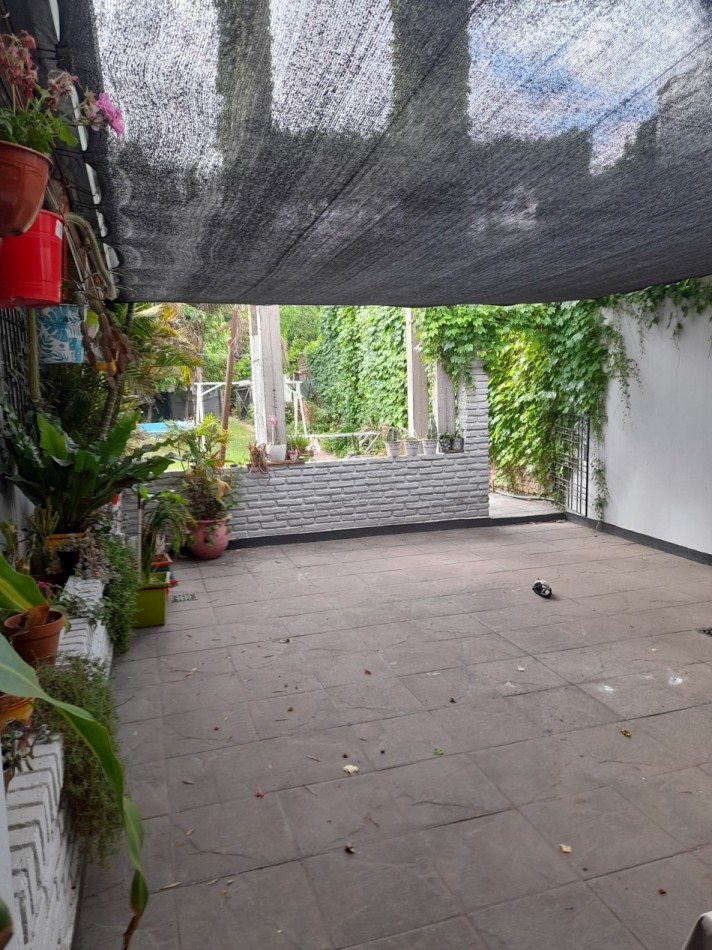 VENTA / PERMUTA - CHALET 7 AMBIENTES